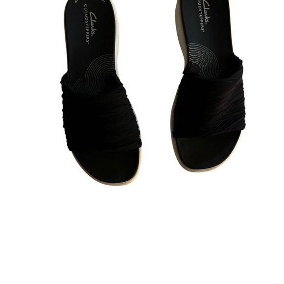 Clarks Women's Black Slide Sandals Size 8M - Picture 2 of 4